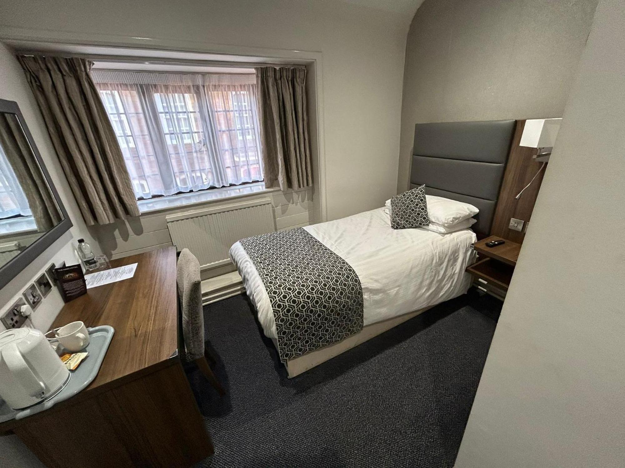 The Hind Hotel Wellingborough Zimmer foto