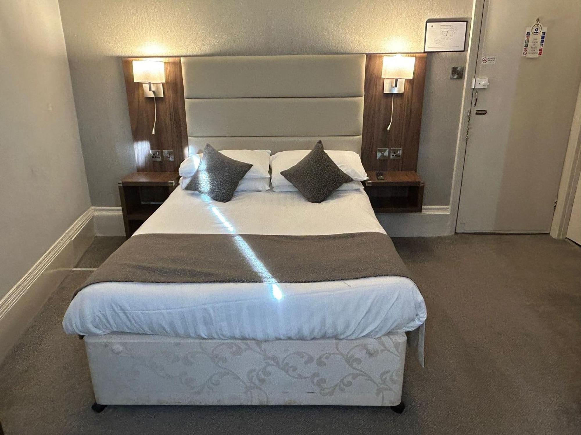 The Hind Hotel Wellingborough Zimmer foto